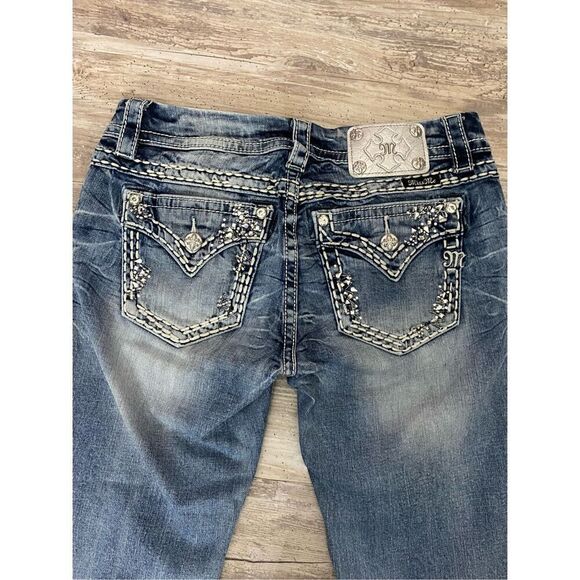 Miss Me Signature Crop Jeans Rhinestone Mid Rise Women’s Sz 29 Waist - Picture 6 of 7